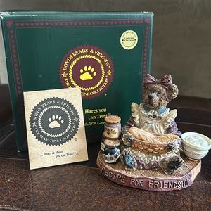 Longaberger edition Boyd’s Bear collectible